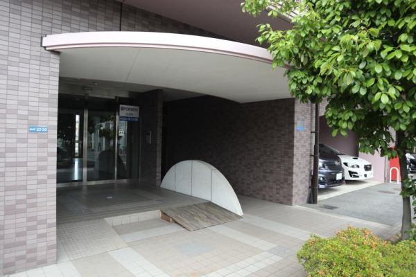 ロイヤルクレスト3階3LDK エントランスの画像