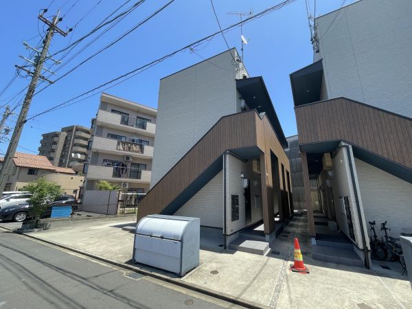 Kiino2階1R エントランスの画像