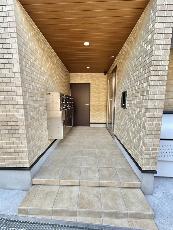 エスクード凪 3階1K エントランスの画像