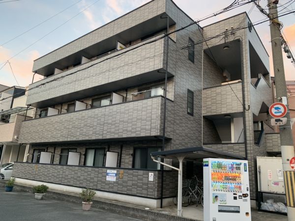 アンプルールフェールドミール3階1K 外観の画像