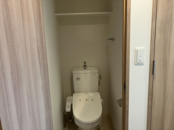 ララプレイス玉造オーブ10階1K トイレの画像