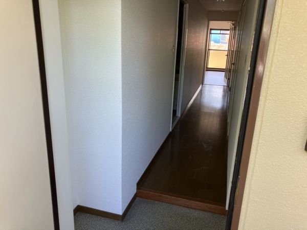 アーバンコート西緑丘1（実質2階2LDK 玄関の画像