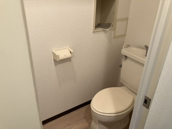 アーバンコート西緑丘1（実質2階2LDK トイレの画像