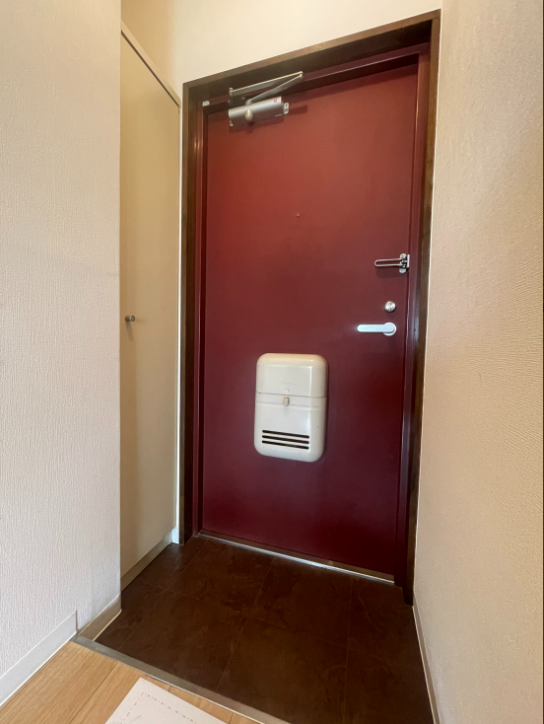 ラフォーレ諏訪森5階2LDK 玄関の画像
