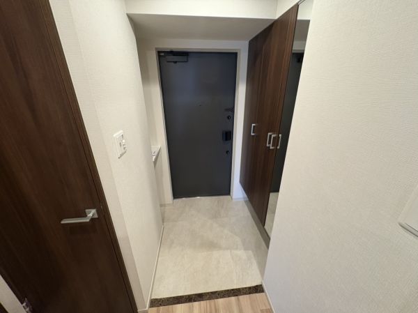 Splendide NAMBAⅢ3階1LDK 玄関の画像