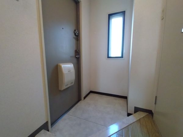 ブライティミル1階1K 玄関の画像