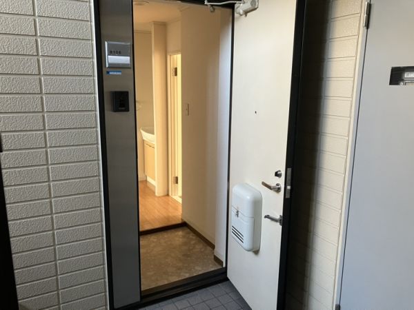 スカイコート待兼山B棟1階2LDK 玄関の画像