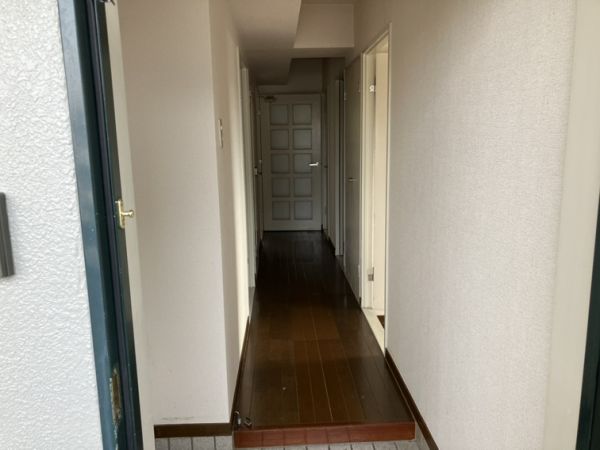 プレシオ緑ヶ丘4階4LDK以上 玄関の画像