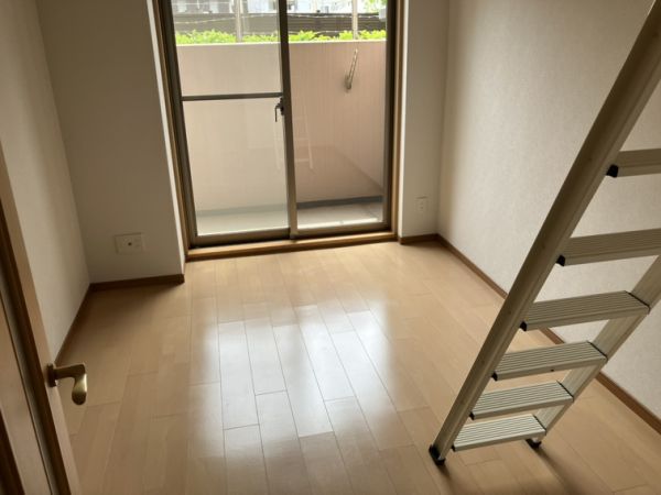 エステムコート梅田茶屋町1階1K リビングの画像