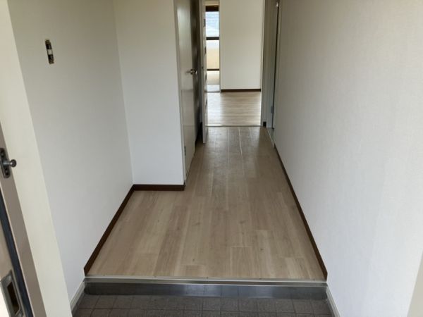 リヴェール緑地6階3LDK 玄関の画像