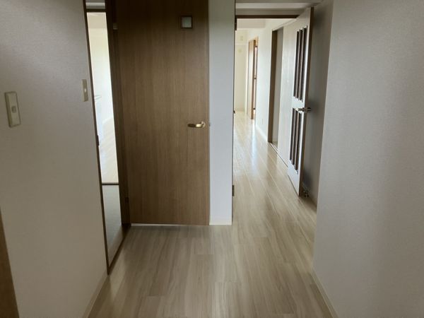 プランドール桃山7階3LDK 玄関の画像