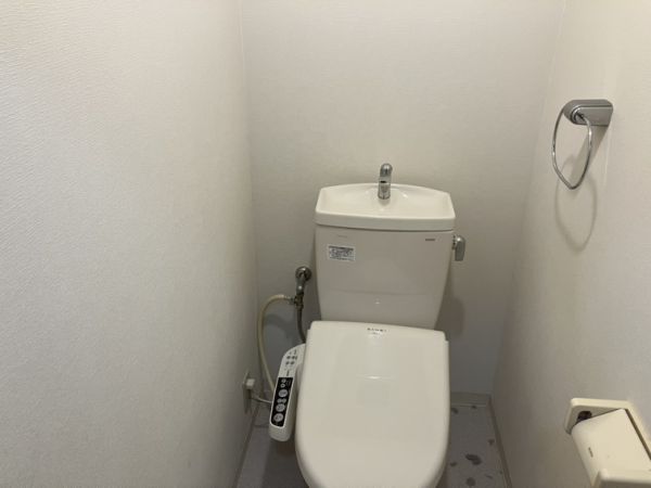 フローライト緑地公園2階3LDK トイレの画像