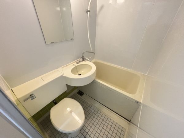 エステイトビル8階1R 洗面所の画像