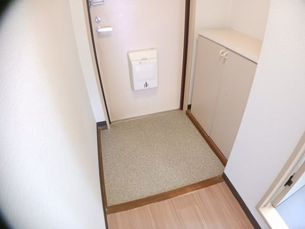 パティオ国分2階2LDK 玄関の画像