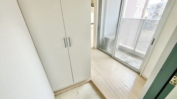 オズレジデンス福島4階1R 玄関の画像