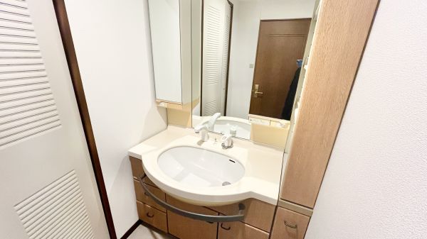 21コートマルナカ13階2LDK 洗面所の画像