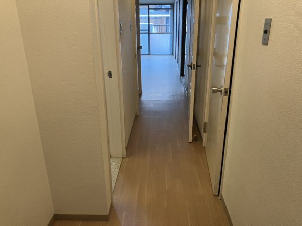 パークサイド柴原1階3LDK 玄関の画像