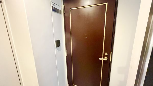 コート新福島6階2DK 玄関の画像