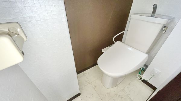 コート新福島6階2DK トイレの画像