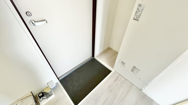JJBASE西加賀屋4階1DK 玄関の画像