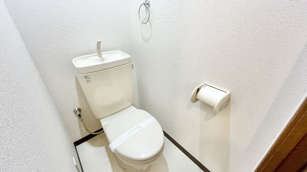 コアレジデンス1階1K トイレの画像