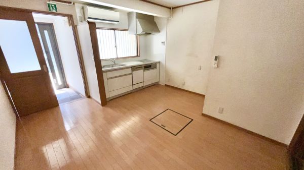 西成区玉出中1丁目貸戸建1階4LDK以上 リビングの画像