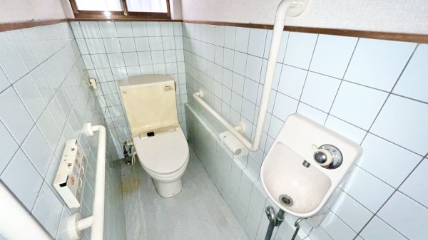 西成区玉出中1丁目貸戸建1階4LDK以上 トイレの画像