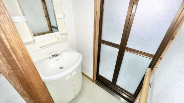 西成区玉出中1丁目貸戸建1階4LDK以上 洗面所の画像