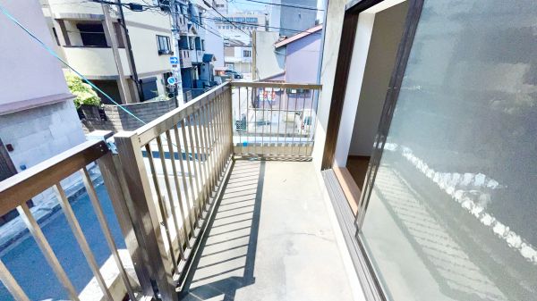 西成区玉出中1丁目貸戸建1階4LDK以上 ベランダの画像