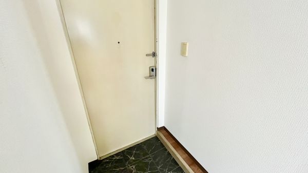 エヌアール千本南3階2DK 玄関の画像