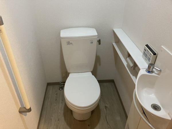 サンライズ緑丘4階4LDK以上 トイレの画像