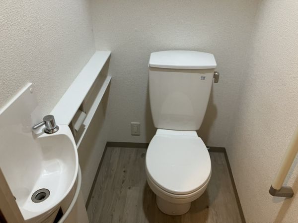 サンライズ緑丘2階3LDK トイレの画像