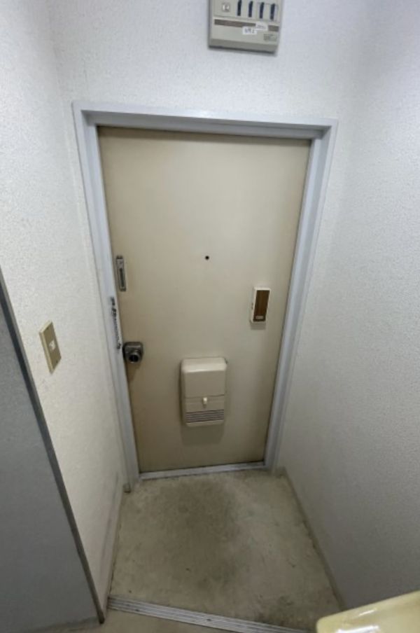 ハイツサンヒーロー4階1DK 玄関の画像
