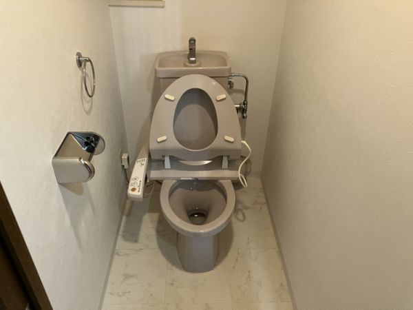 レスカーラ緑地公園2階3LDK トイレの画像