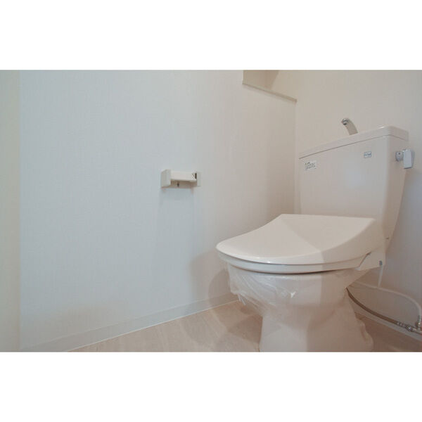 ウィスタリア京橋7階1K トイレの画像