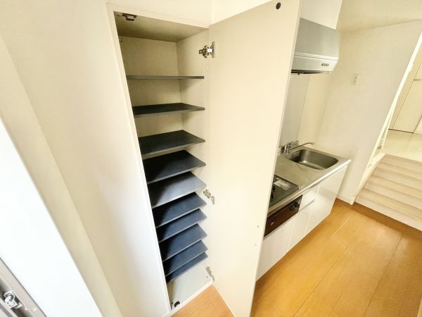 LA TACHE I2階1R 玄関の画像