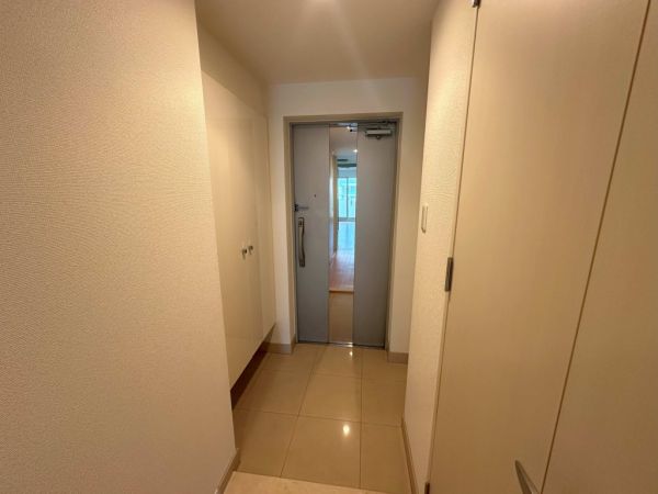 セイワパレス大手通11階1DK 玄関の画像