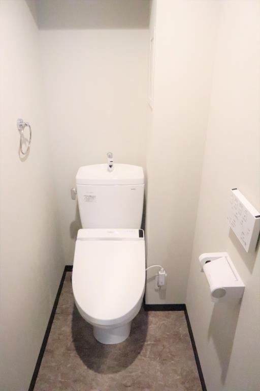ブリリアントジュネス本町9階1LDK トイレの画像