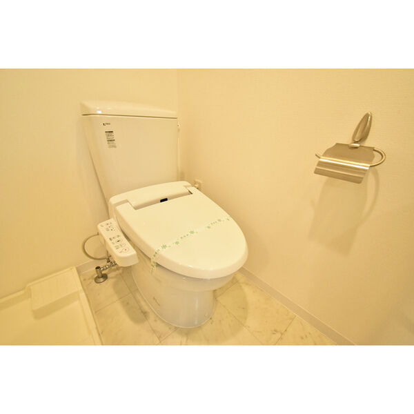 SERENiTE北浜10階1K トイレの画像