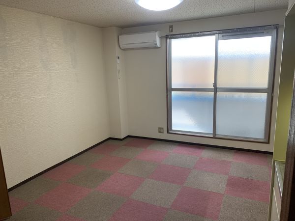 アミティ東大阪パートIII4階1R リビングの画像