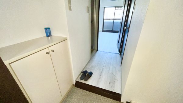 Sエーデルメタレ5階1K 玄関の画像
