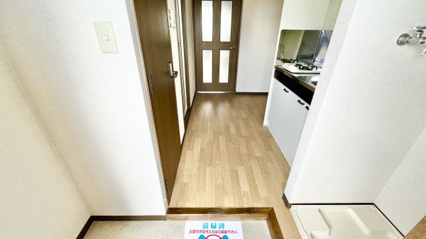 ラフィーネ北島4階1K 玄関の画像