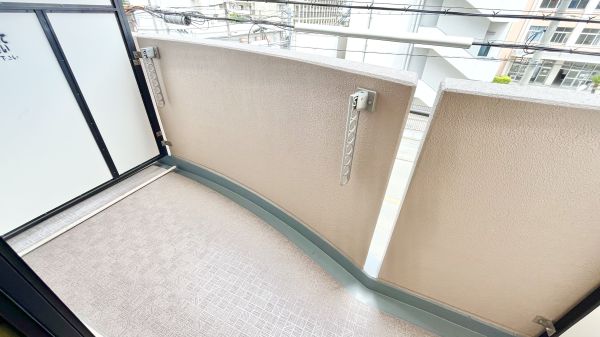 ラフィーネ北島4階1K ベランダの画像