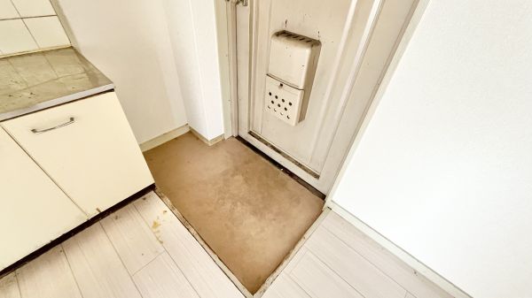 ベルメゾン玉出5階2DK 玄関の画像