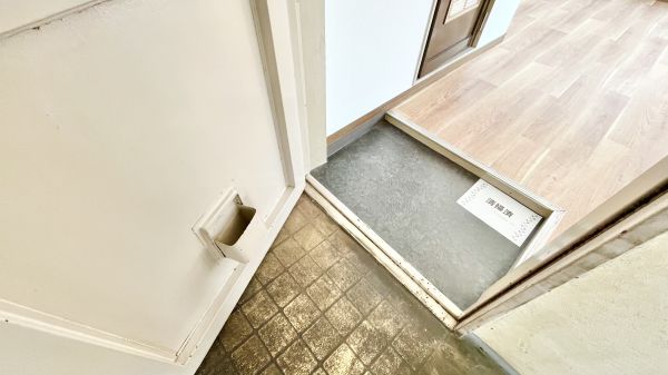 マンションイレブン5階1K 玄関の画像