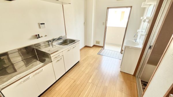 トーカイプラザ壱号館4階2DK リビングの画像