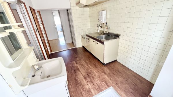 トーカイプラザ弐号館3階2DK リビングの画像