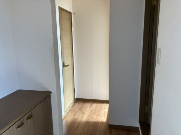 グリーンパーク豊中宮山3階3DK 玄関の画像