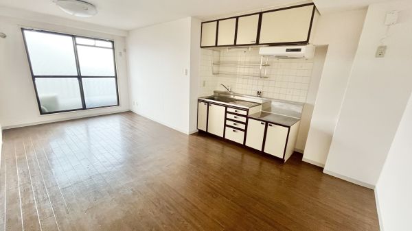 ラパンジール住吉大社5階2DK リビングの画像