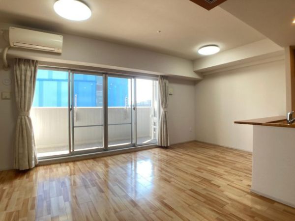プレミスト西本町14階2LDK リビングの画像